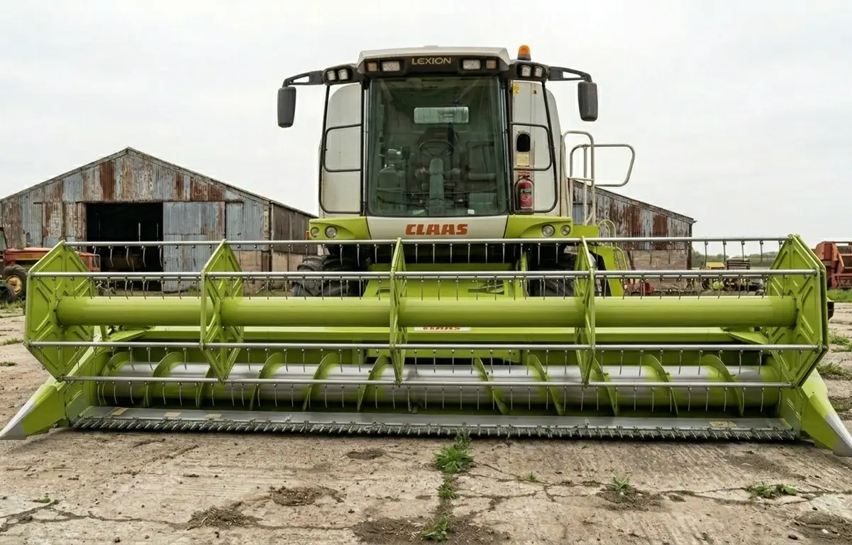 Moissonneuse batteuse métal nu propre rabatteur barre de coupe après nettoyage cryogénique CO2 Belgique